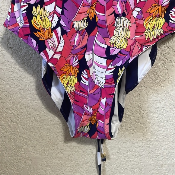 TOMMY BAHAMA REVERSIBLE WOMEN’S SWIMSUIT - Picture 3 of 6